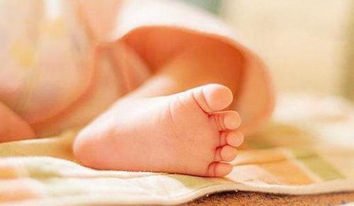 父母们|婴儿的这8种反射,6个月内基本会消失,若缺乏可能是'脑损伤'