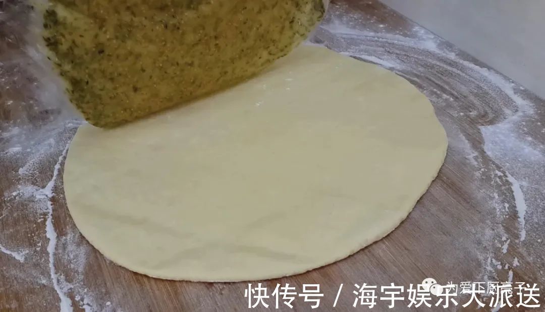 零食|孩子想吃零食不用买，擀一擀切一切，出锅比麻花都好吃，太香了