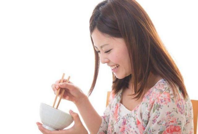 莓茶|天然的“化痔药”发现了？每天多吃点，缓解便秘，痔疮可能不来扰