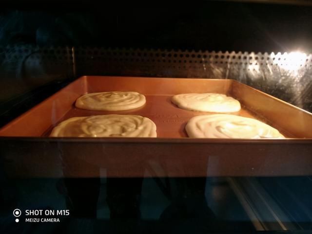 高颜值|松软香甜的美丽俏佳人，草莓抱抱卷，好吃又高颜值