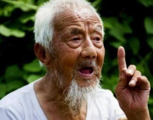 特征|老人将离开人世的时候,一般会出现3种特征,不是迷信家人要注意