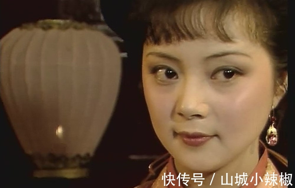 大观园&贾政到底是欣赏薛宝钗还是林黛玉,看林黛玉和史湘云闲聊就明白了