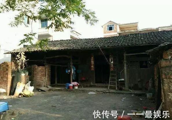 盖房|堂哥花20万盖房,盖一半没钱了,直接入住毛坯房,被全村人嘲笑!