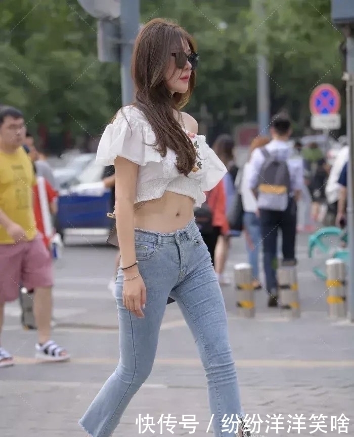 搭配|女人这样搭配,仙气十足,展现自己独特的曲线身材