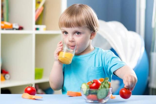 疹子|宝宝睡觉时总摇头是体虚还是缺钙？看看这4点就明白了