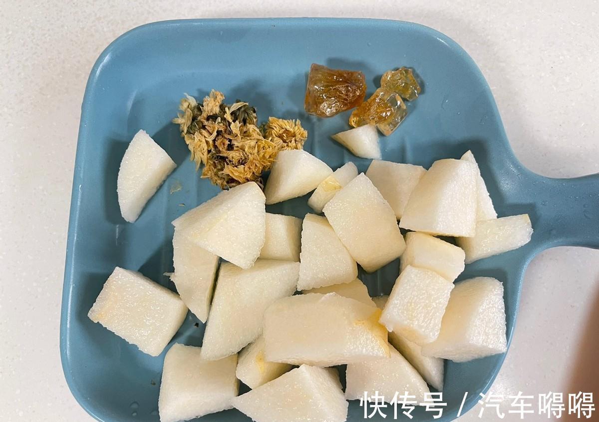 秋天去火哪家强?雪梨菊花加冰糖!我来教你在家做,干净又健康