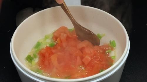番茄+豆腐+鸡蛋这样做，鲜嫩爽滑，营养丰富，做法也很简单