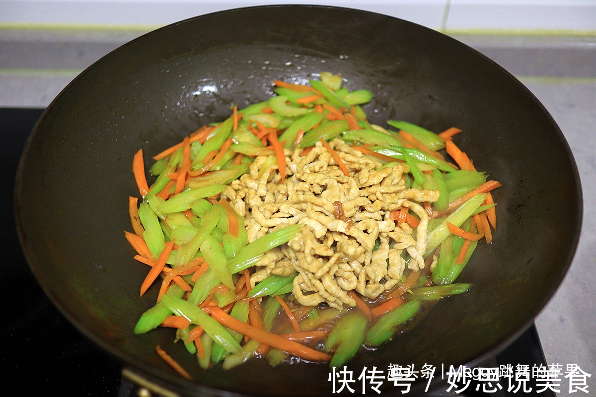 秋老虎来了，肉丝小炒开胃不上火，鲜嫩爽脆老少都吃不厌