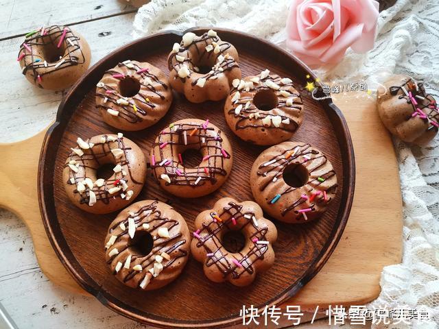 六一儿童节，在家给孩子做小零食，干净卫生无添加，孩子高兴地蹦