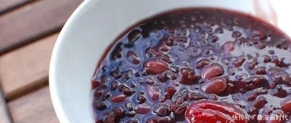 子宫光滑的女人,一般爱吃4种食物,若你也喜欢,子宫应该也不错