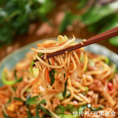 小米辣|火遍全国的小吃摊之王!简单一盘比什么菜都香