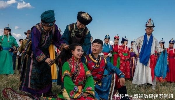 蒙古包|蒙古一家人睡在一个蒙古包里,新婚夫妇怎么办?当地人道出了实情