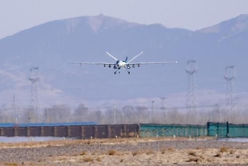 天降“甘霖”！国内首架人工影响天气无人机首飞成功