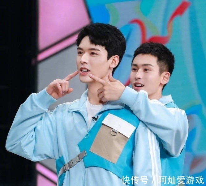 脸盲频 张哲瀚龚俊同录综艺,前者脸盲频认错学员,后者两次秒解围太默契