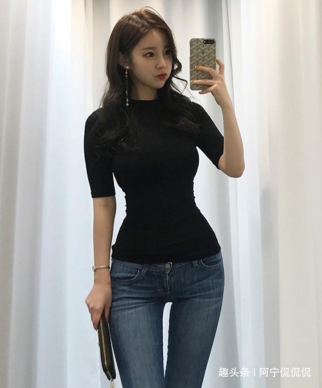 日常穿牛仔裤打底衫更显女性时尚感,显瘦又高挑