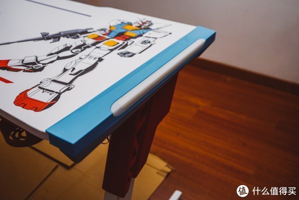 电竞桌|超彰显“钞能力”的礼物——傲风联名高达电竞桌上手体验