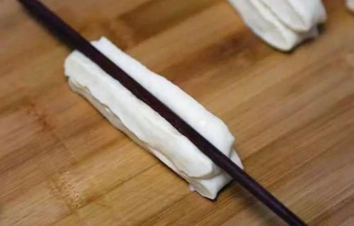 早餐油条自己做,早起10分钟,就能炸一锅,根根空心,还酥脆