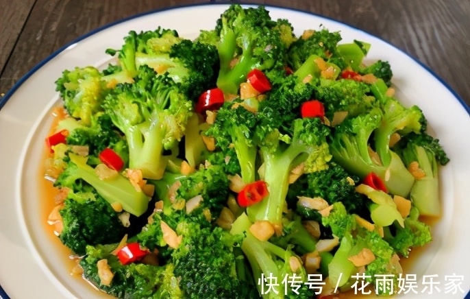 吃起来|吃西兰花用清水洗,不如不洗,教你一招虫子跑掉,吃起来更爽口