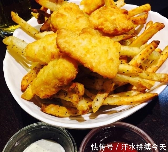 小店|韩国人的炸鸡啤酒到底长什么样,送泡菜这点国内小店可没学到