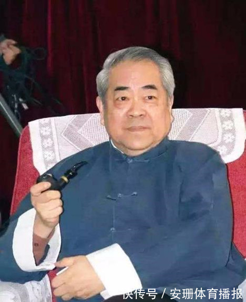 须遵德#他长期靠朋友接济,却与朋友妻约会20年,还把朋友2个儿子改了姓