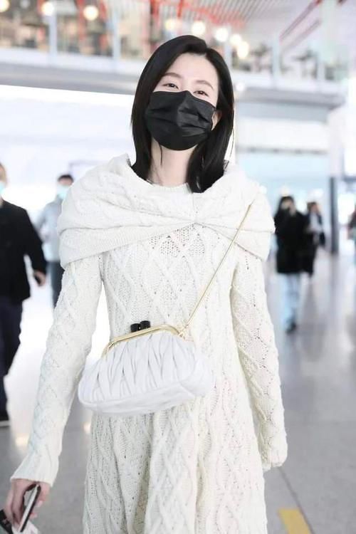 基础款毛衣，不管什么时候穿都不过时，遮肉显瘦真的不要太明显