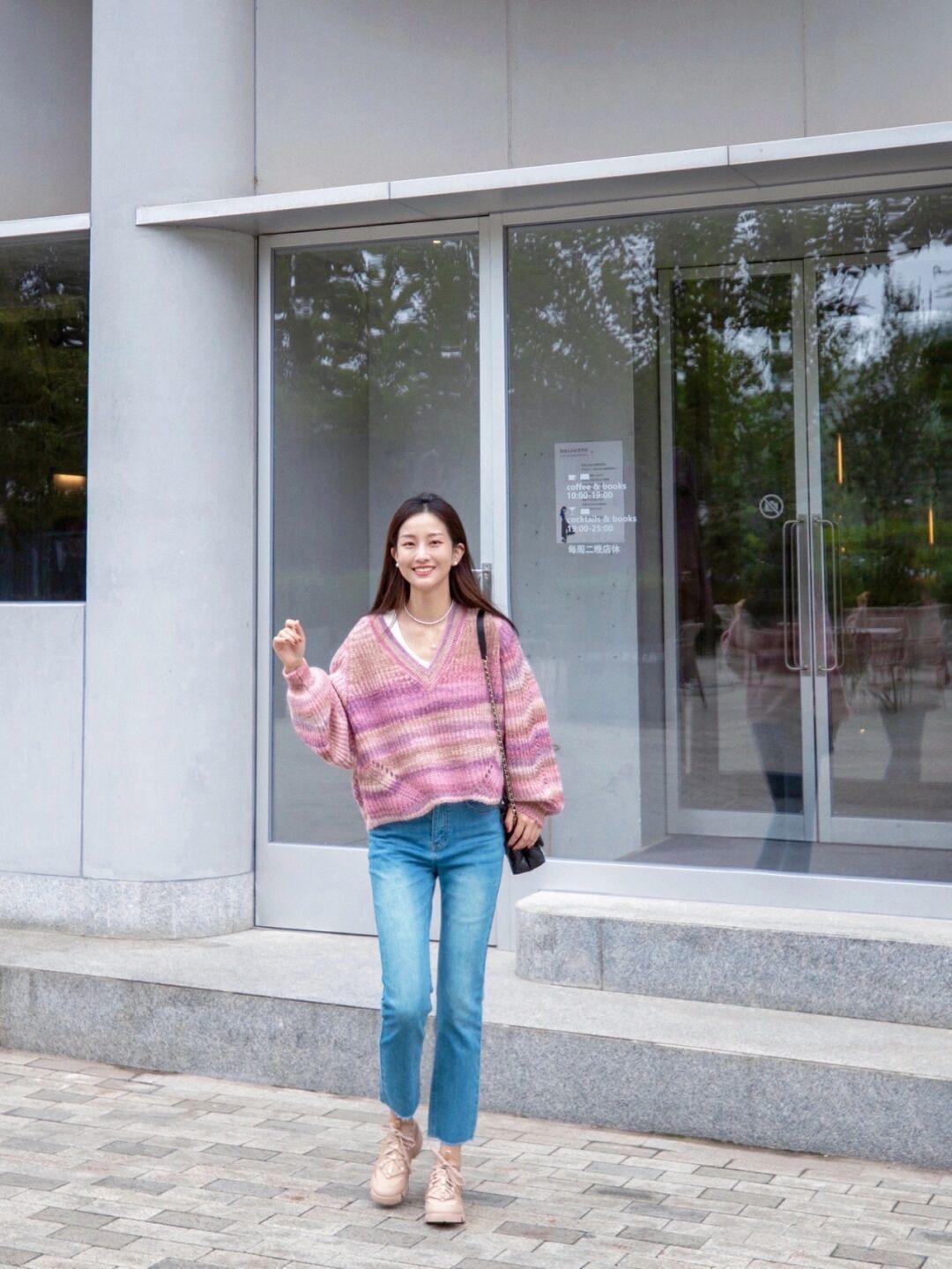 搭配|入春毛衣“买精不买多”,学会这样穿,大家都能变成时髦精