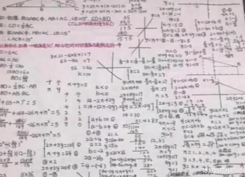草稿纸|小学生“草稿纸”走红，考试被当成“试卷”上交，网友：完全相反