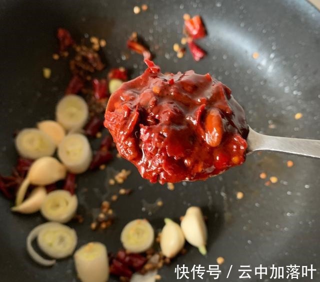 芋头搭配鸡肉这样做,芋头绵软,鸡肉细嫩入味,太解馋了!