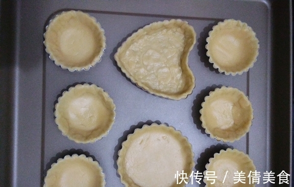 瓜瓣儿|南瓜别再煮粥，教你一种新吃法，比南瓜饼还要香，上桌都抢着吃！