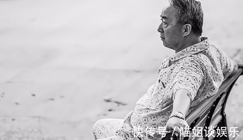 医生|75岁老大爷,血糖从15降到61,只做了一件事,医生为他点赞