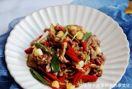  鲜嫩|炒牛肉不能直接就下锅，牢记3点小技巧，牛肉鲜嫩不发柴，不粘锅