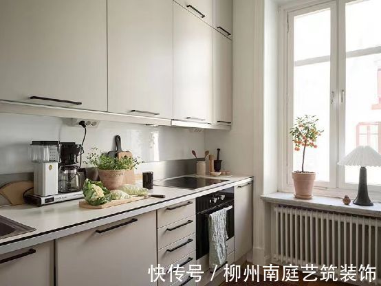 装修|采光差的房子怎样装修?白+绿搭配秒变增光效果