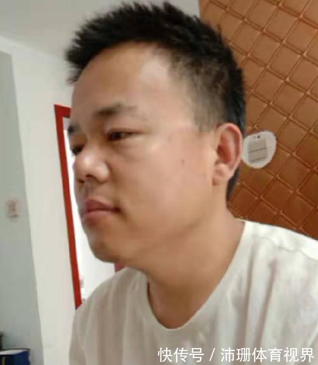 起跑线|儿子画爸爸得二等奖,爸爸看后气得要死,妈妈:画的挺像