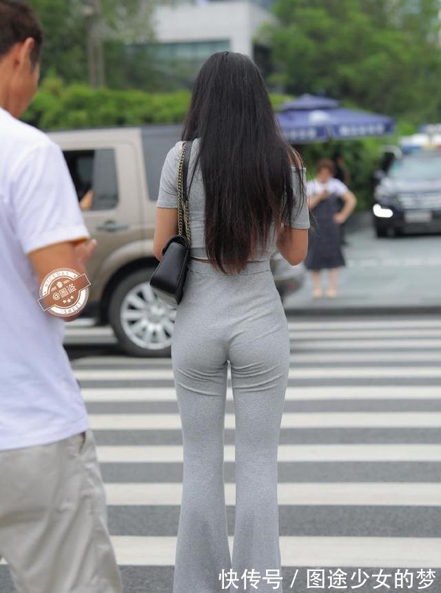 半身裤 女生们都应该拥有一件吊带打底裤,轻松展现姣好身形,会怎样