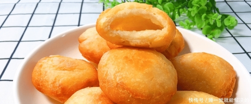 炸糖糕,外皮酥脆掉渣,空心不流糖,咬上一口甜蜜蜜