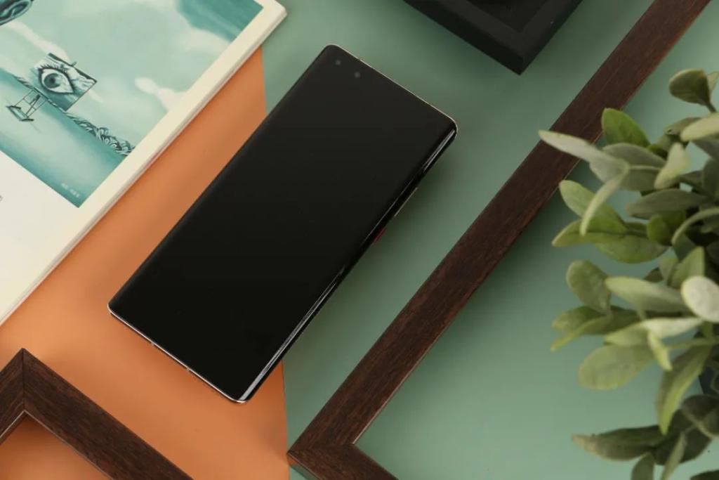 胡杨|华为Mate40 Pro秋日胡杨图赏：平衡又精致的艺术美学