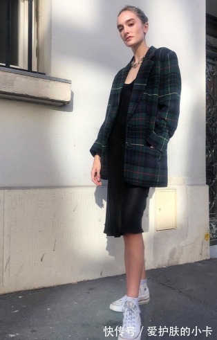 长裙|“百褶裙”要退位了,今秋流行的是“仙女裙”,配对外套巨好看!