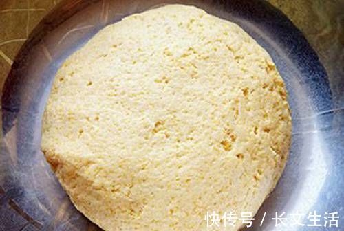 玉米面最好吃的做法，开水一烫，筷子两搅，老公一口气吃3个
