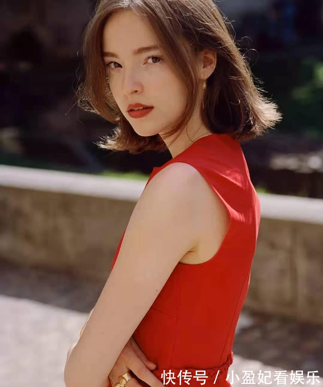 披发|你适合“披头发”还是“扎头发”,主要取决于这三个部位