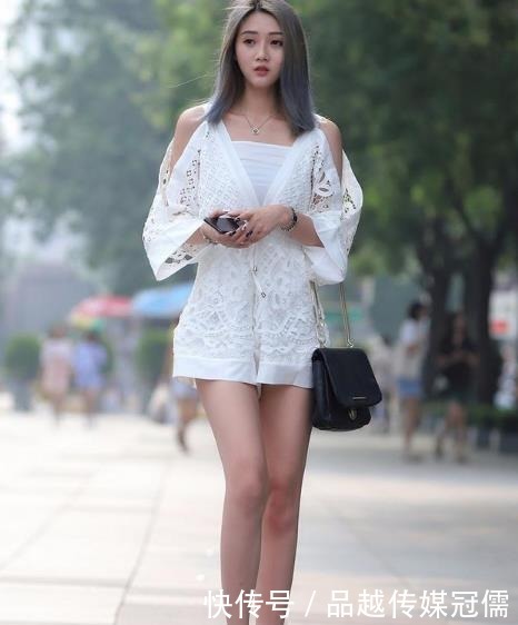 简单|街拍美女:小姐姐,简单爽朗的穿搭,也能美得惊艳
