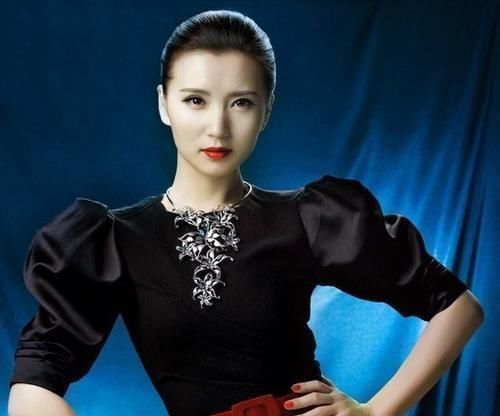 项链 奔四奔五的女人,千万别戴这4种饰品,寒酸又俗气,太没品味了