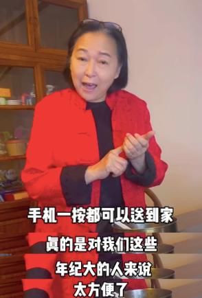 68岁戏骨方芳晒北京生活，多次感叹生活太方便，直言这里安全自在