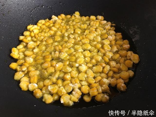 童年味道之老式甜脆玉米粒饼,吃到嘴里是美味,记在心里是回忆