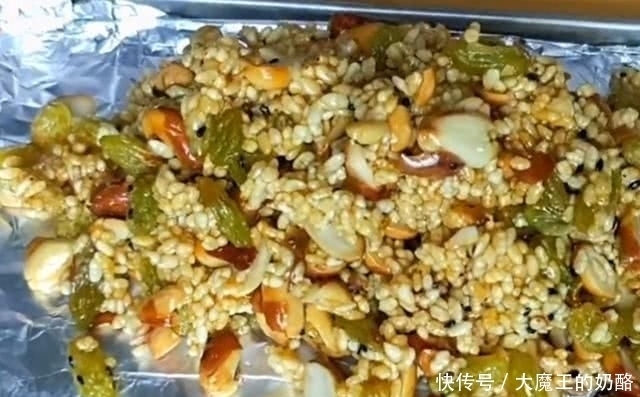 把1碗大米倒进油锅,瞬间变美味,吃完还想吃,做法超简单,解馋