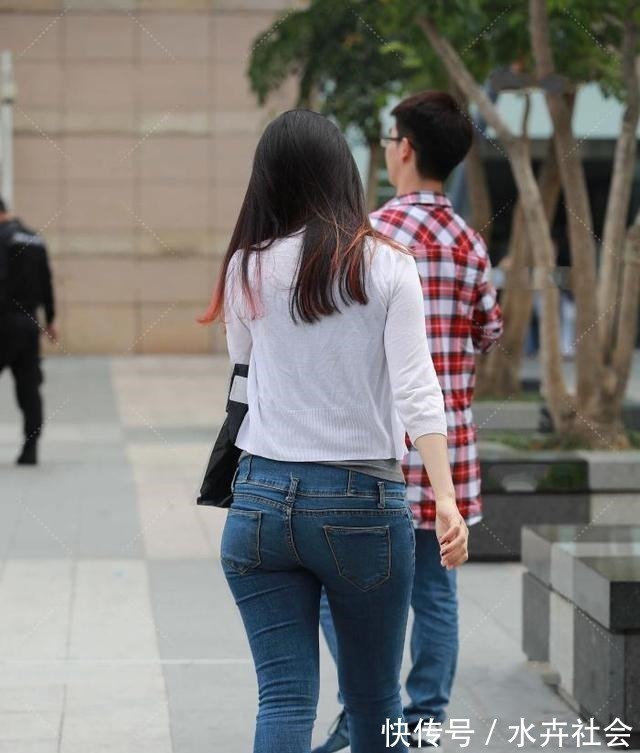 搭配 柔美多姿的打底裤美女,让身形美感提升,气质凸显