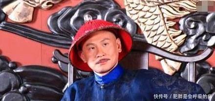 报出|皇帝问县令你父亲是谁县令报出父亲的名讳，皇帝升三级官！