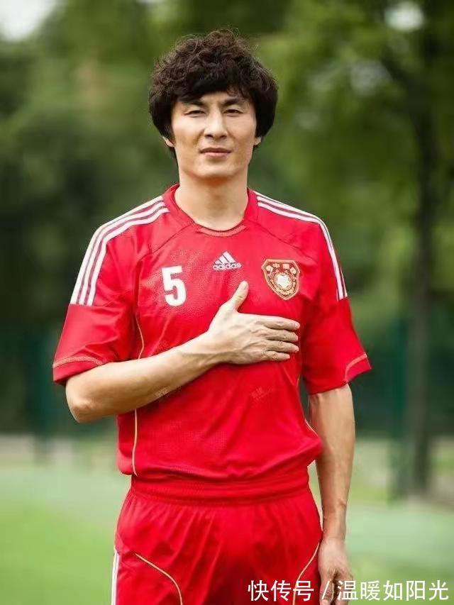 李玮锋|天下风云出我辈,一入江湖岁月催,中国足坛一代名将:硬汉李玮锋