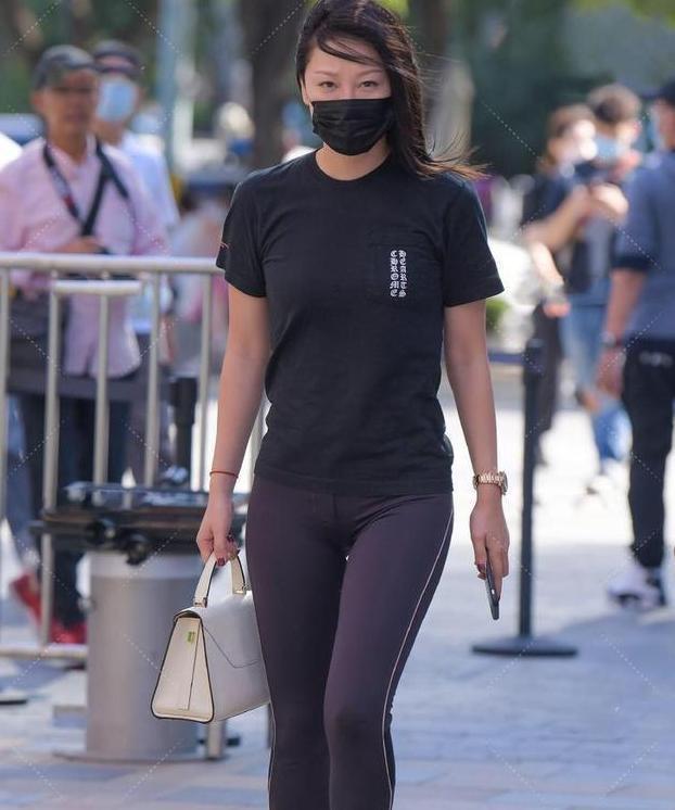 身材 女孩如此穿搭,身材修长纤细,穿出女性好气质