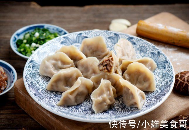 不管调什么肉馅,牢记“4放2不放”,肉馅鲜嫩多汁,越吃越解馋