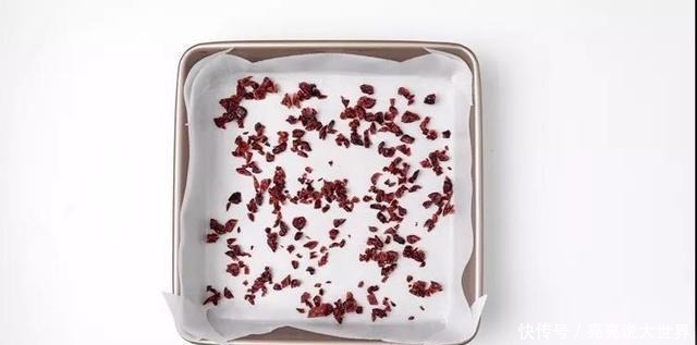 蒸出来蔓越莓酸奶糕,口感比蛋糕好,酸甜软嫩,好吃还不上火